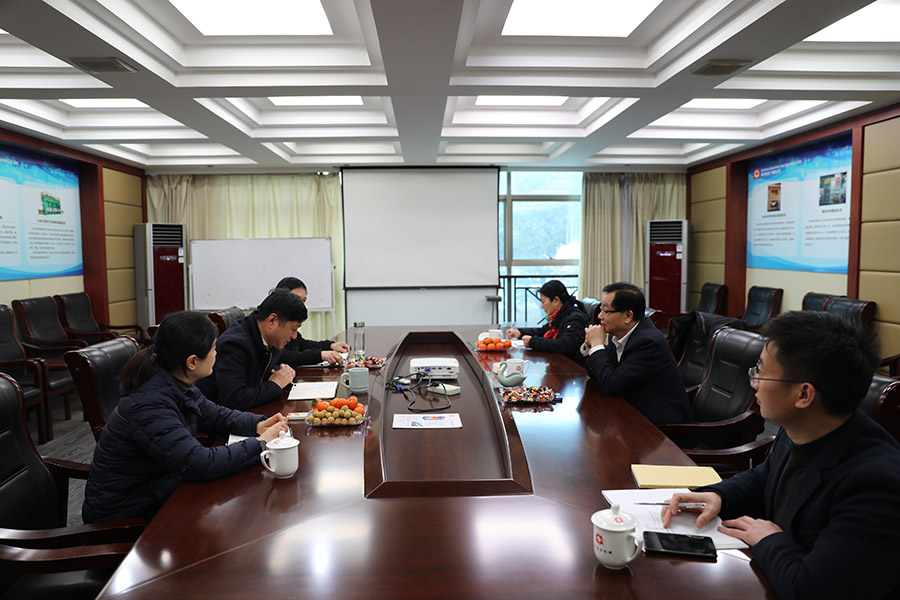 市人大黨組副書(shū)記、副主任施根寶蒞臨公司考察.JPG